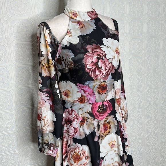 JESSICA WRIGHT | by SisterGlam VIOLET MULTICOLOUR FLORAL DRESS w/ Cold S… - Picture 5 of 16